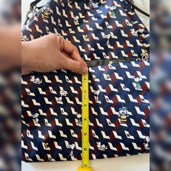 LeSportsac Snoopy Peanuts Gang Large Crossbody Bucket Bag - Picture 9 of 15